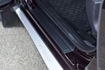 Накладки в проём передних дверей (ABS) Renault DUSTER с 2012 на автомобиль от Интернет-Магазина Autoboks.kz