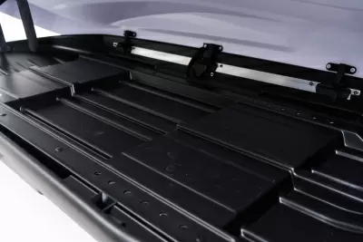 Автобокс REAKTIV Buran 370 белый глянцевый двустороннее 370 л от интернет-магазина AUTOBOKS.kz. 