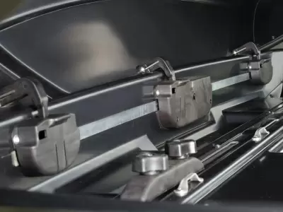 Автобокс Broomer Venture L (430 л.) АБС, текстурный черный пластик от интернет-магазина AUTOBOKS.kz. 