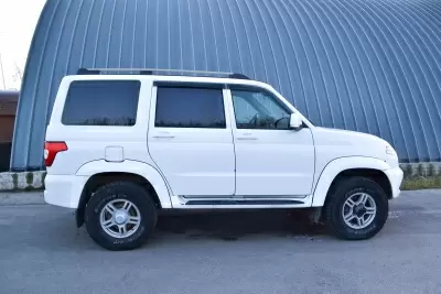 Рейлинги (Серебристый Муар) на UAZ Patriot 2005+ от интернет-магазина AUTOBOKS.kz. 