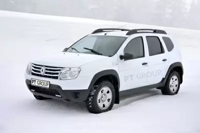 Защита порогов "Чистые штаны" (ABS) Renault DUSTER с 2012 от интернет-магазина AUTOBOKS.kz. 