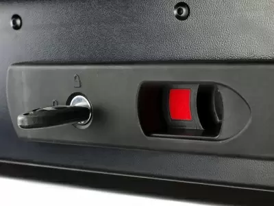 Автобокс Broomer Venture L (430 л.)  АБС/ПММА Черный(глянец) от интернет-магазина AUTOBOKS.kz. 