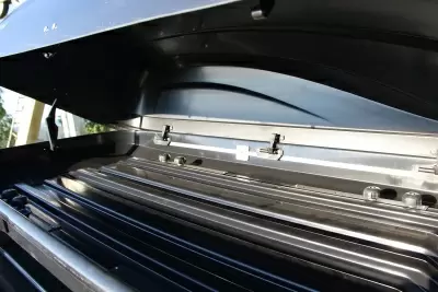 Автобокс на крышу PT-Group Аэродинамический "ACTIVE М" Черный ДВУСТОРОННЕЕ открывание от интернет-магазина AUTOBOKS.kz. 