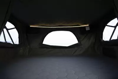 Автопалатка Wild Land Pathfinder II (электрическая модель с черной базовой рамой и солнечной панелью) от интернет-магазина AUTOBOKS.kz. 