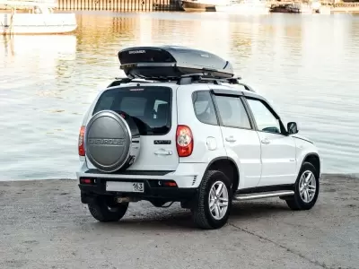 Автобокс Broomer Venture L (430 л.)  АБС/ПММА Черный(глянец) от интернет-магазина AUTOBOKS.kz. 