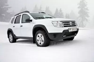 Защита порогов "Чистые штаны" (ABS) Renault DUSTER с 2012 от интернет-магазина AUTOBOKS.kz. 