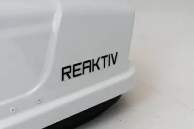 Автобокс REAKTIV Uragan 850 белый глянцевый двустороннее 850 л от интернет-магазина AUTOBOKS.kz. 