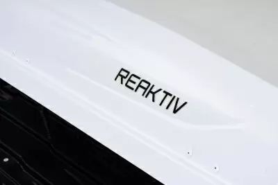 Автобокс REAKTIV Flash 600 белый глянцевый двустороннее 600 л от интернет-магазина AUTOBOKS.kz. 