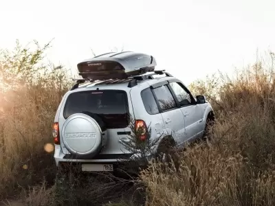 Автобокс Broomer Venture L (430 л.)  АБС/ПММА Черный(глянец) от интернет-магазина AUTOBOKS.kz. 