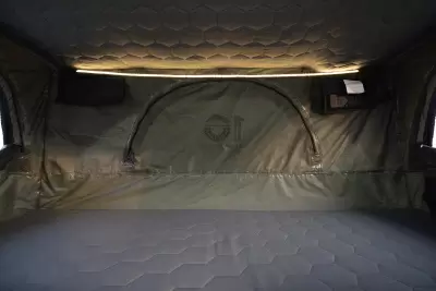 Автопалатка Wild Land Pathfinder II (электрическая модель с черной базовой рамой и солнечной панелью) от интернет-магазина AUTOBOKS.kz. 