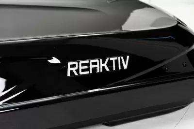 Автобокс REAKTIV Plasma 500 черный глянцевый двустороннее 500 л от интернет-магазина AUTOBOKS.kz. 