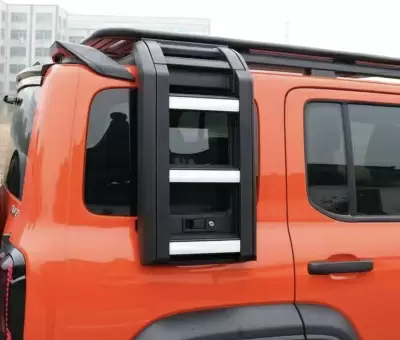 Боковая лестница на Tank 300 серебристый от интернет-магазина AUTOBOKS.kz. 