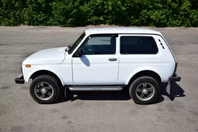 Защита порогов с алюминиевой площадкой O51 мм (НПС) LADA 4x4 2121 с 1995 / 4х4 Urban c 2015 от интернет-магазина AUTOBOKS.kz. 