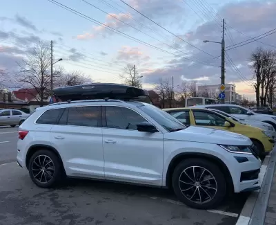 Автобокс Broomer Venture LS 450л черный глянцевый от интернет-магазина AUTOBOKS.kz. 