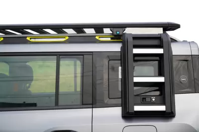 Боковая лестница на  JETOUR TRAVELLER серебристый от интернет-магазина AUTOBOKS.kz. 