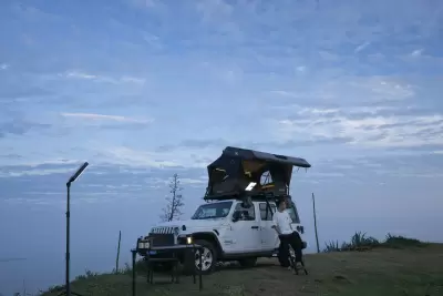 Автопалатка Wild Land Pathfinder II (электрическая модель с черной базовой рамой и солнечной панелью) от интернет-магазина AUTOBOKS.kz. 