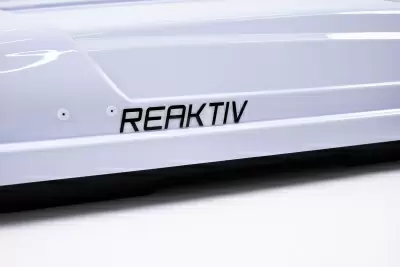 Автобокс REAKTIV Uragan 740 белый глянцевый двустороннее 740 л от интернет-магазина AUTOBOKS.kz. 