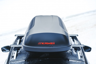 Автобокс Kamei Husky 330 черный матовый одностороннее от интернет-магазина AUTOBOKS.kz. 