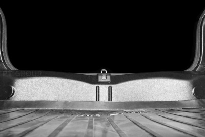 Накладка в проем багажника (черное тиснение) (ABS) Renault LOGAN с 2014 на автомобиль от Интернет-Магазина Autoboks.kz