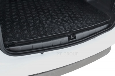 Накладка в проём багажника (ABS) Renault DUSTER с 2012 на автомобиль от Интернет-Магазина Autoboks.kz